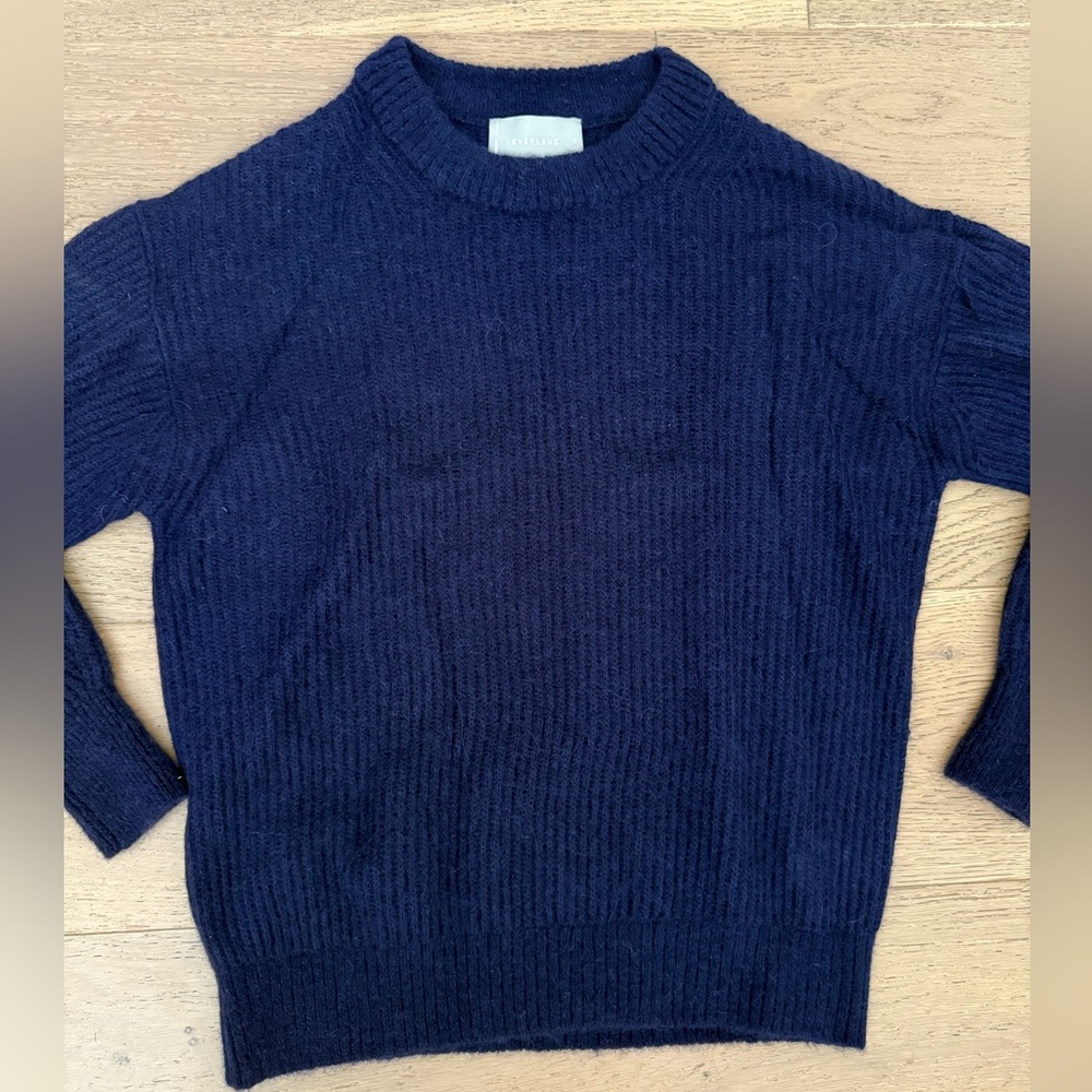 Everlane The Cocoon Crew in Alpaca in Navy